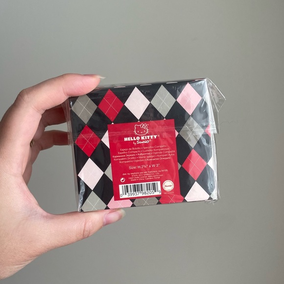 BNIB Hello Kitty Head of Class Compact Mirror Plaid Argyle - Picture 5 of 5